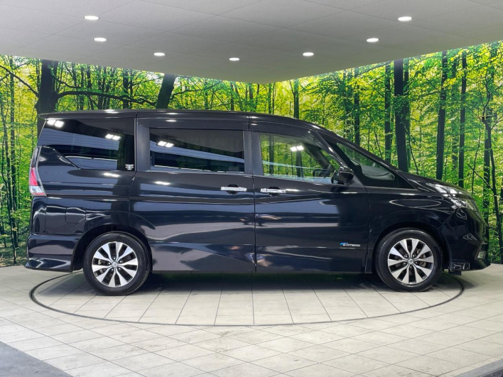 2017 Nissan Serena DAA-GFC27 (UW-6a13efe8c1d29)[17]