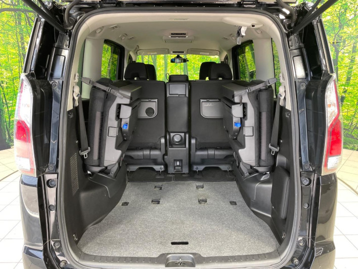 2017 Nissan Serena DAA-GFC27 (UW-6a13efe8c1d29)[28]