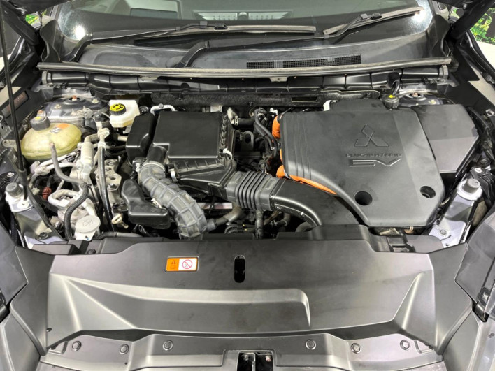 2022 Mitsubishi OUTLANDER PHEV 5LA-GN0W (UW-6a13eff481994)[9]
