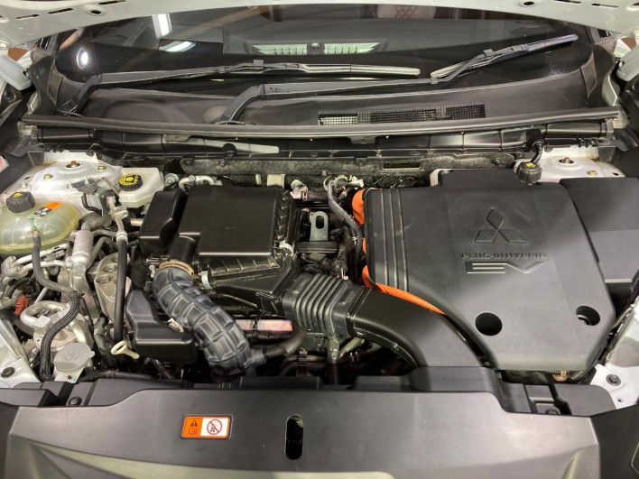 2022 Mitsubishi OUTLANDER PHEV 5LA-GN0W (UW-6a13eff4b64e2)[7]
