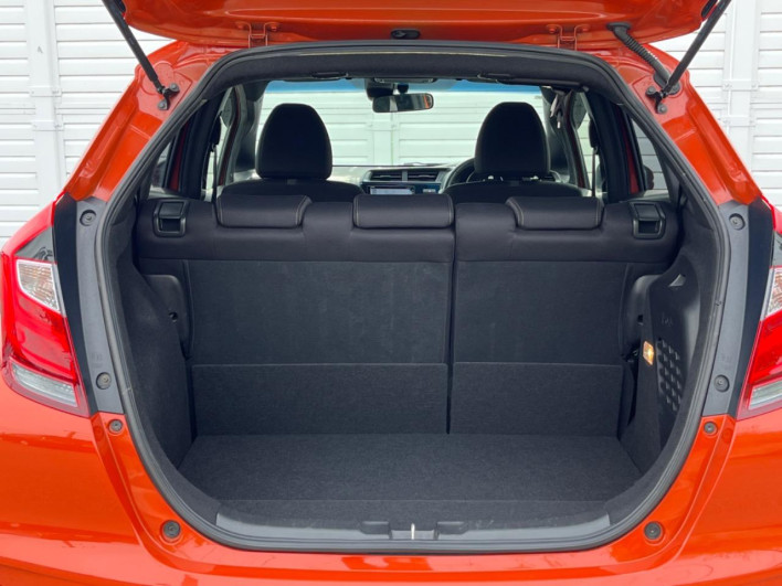 2017 Honda Fit Hybrid DAA-GP5 (UW-6a13eff73f727)[25]