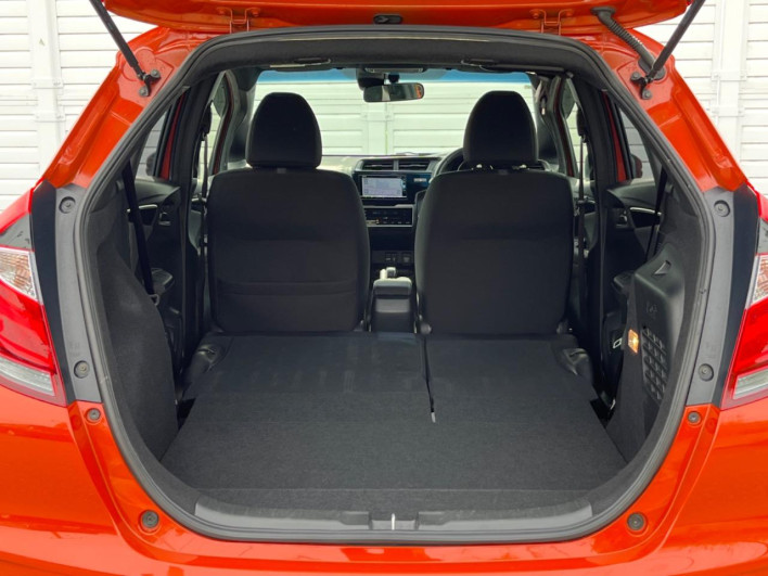 2017 Honda Fit Hybrid DAA-GP5 (UW-6a13eff73f727)[26]