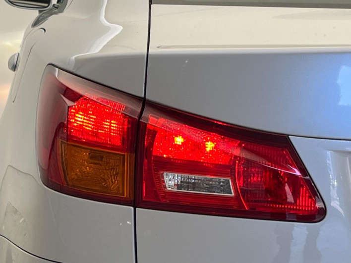 2007 Lexus IS DBA-GSE20 (UW-6a13effa2f8dc)[19]
