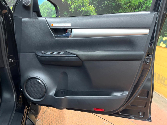 2023 Toyota Hilux 3DF-GUN125 (UW-6a13f0009c1da)[16]