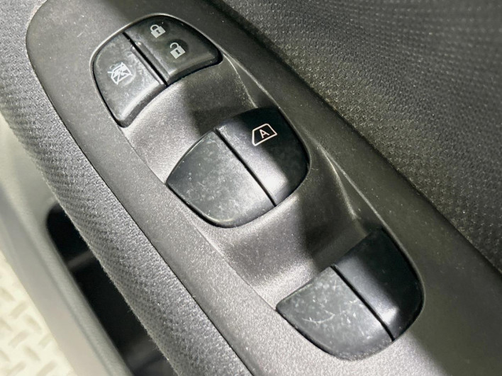 2013 Nissan Serena DAA-HFC26 (UW-6a13f00dc8894)[28]