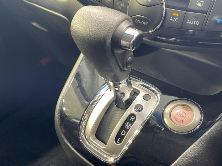2014 Nissan Serena DAA-HFC26 (UW-6a13f00e3e250)[12]