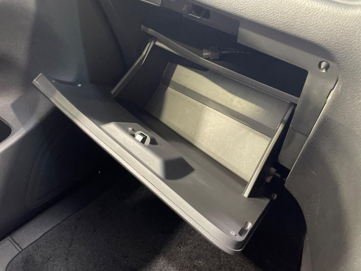 2014 Nissan Serena DAA-HFC26 (UW-6a13f00e3e250)[14]