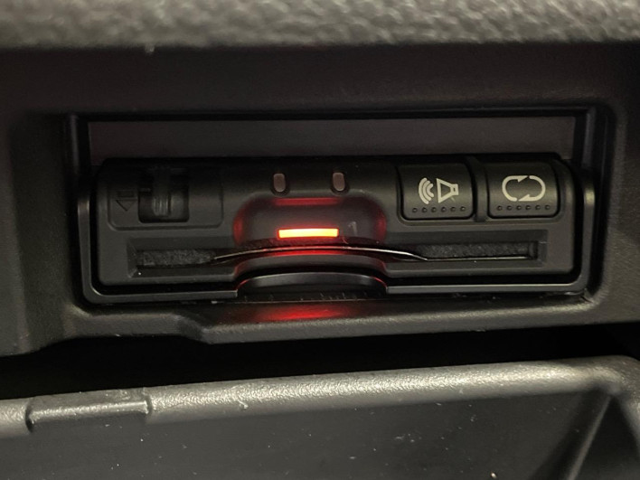 2014 Nissan Serena DAA-HFC26 (UW-6a13f00e3e250)[21]