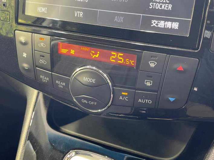 2014 Nissan Serena DAA-HFC26 (UW-6a13f00e3e250)[11]