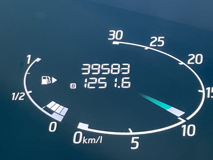 2014 Nissan Serena DAA-HFC26 (UW-6a13f00e3e250)[2]