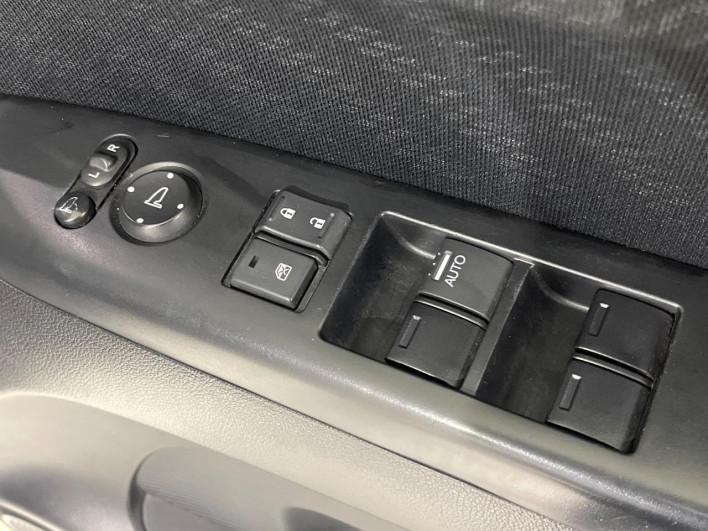 2013 Honda N-BOX CUSTOM DBA-JF1 (UW-6a13f022acd49)[17]