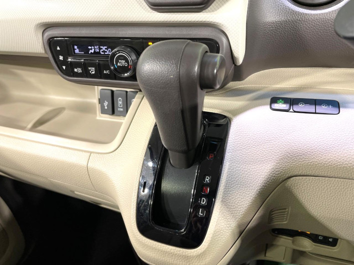 2018 Honda N-BOX DBA-JF3 (UW-6a13f02515e7b)[24]