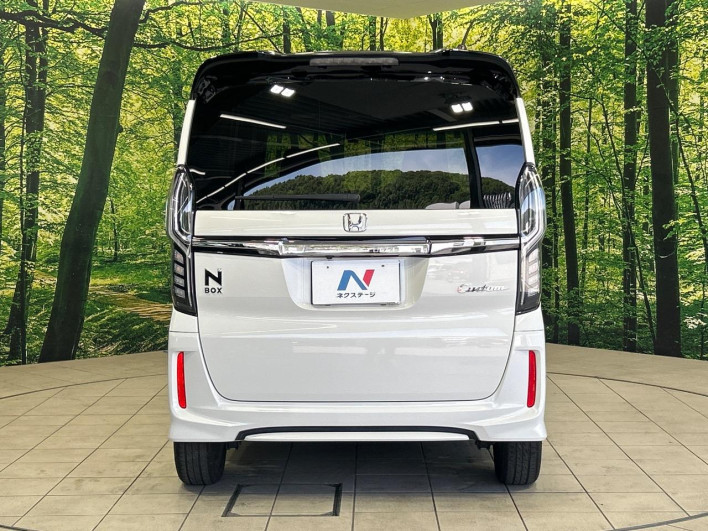 2018 Honda N-BOX CUSTOM DBA-JF3 (UW-6a13f02601b05)[28]