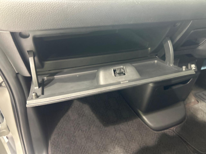 2018 Honda N-BOX CUSTOM DBA-JF3 (UW-6a13f02601b05)[4]