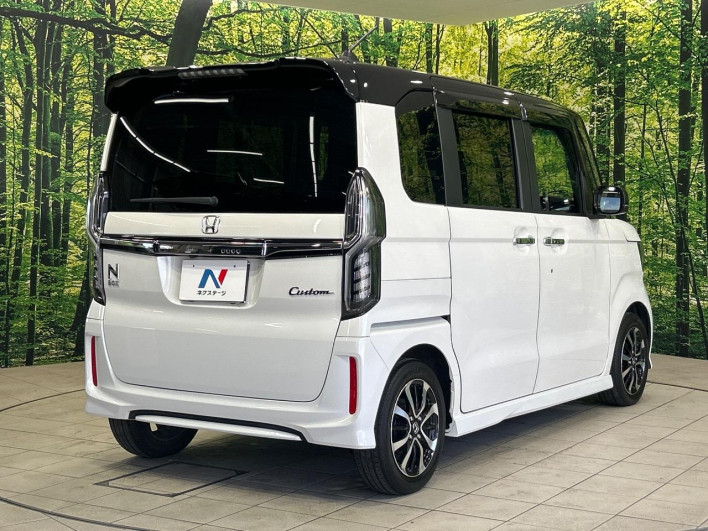 2018 Honda N-BOX CUSTOM DBA-JF3 (UW-6a13f02601b05)[27]