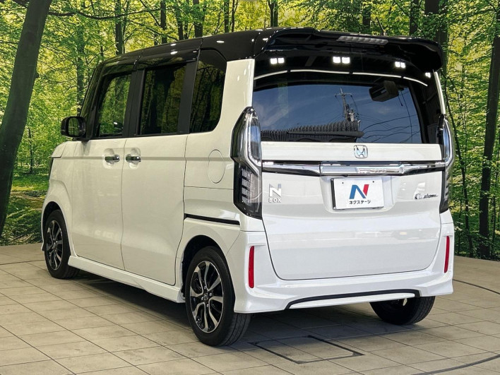 2018 Honda N-BOX CUSTOM DBA-JF3 (UW-6a13f02601b05)[29]
