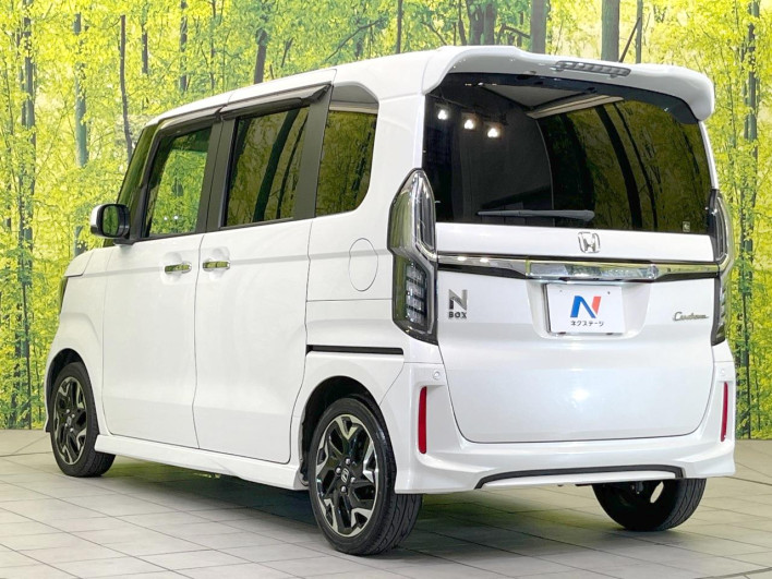 2018 Honda N-BOX CUSTOM DBA-JF3 (UW-6a13f02a165a2)[11]