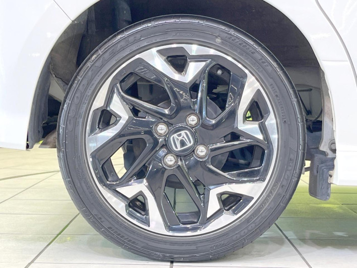 2018 Honda N-BOX CUSTOM DBA-JF3 (UW-6a13f02a165a2)[19]