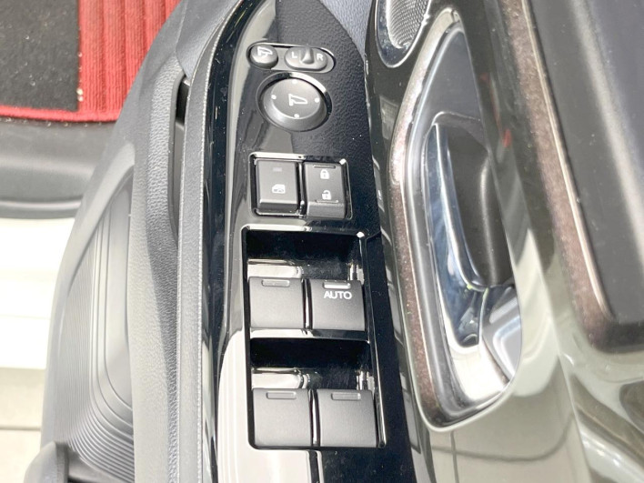 2018 Honda N-BOX CUSTOM DBA-JF3 (UW-6a13f02a165a2)[29]