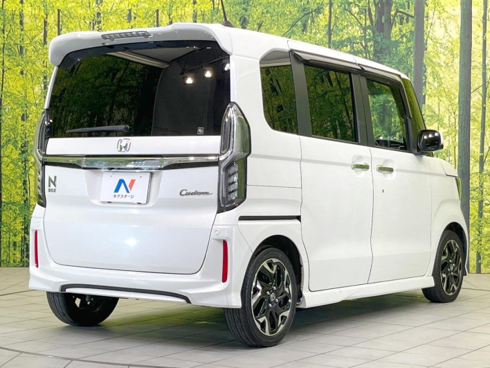 2018 Honda N-BOX CUSTOM DBA-JF3 (UW-6a13f02a165a2)[9]