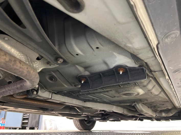 2015 Toyota Vitz DBA-KSP130 (UW-6a13f050196cf)[12]