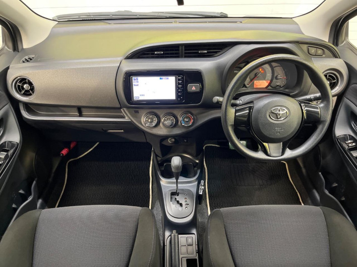 2015 Toyota Vitz DBA-KSP130 (UW-6a13f050196cf)[20]