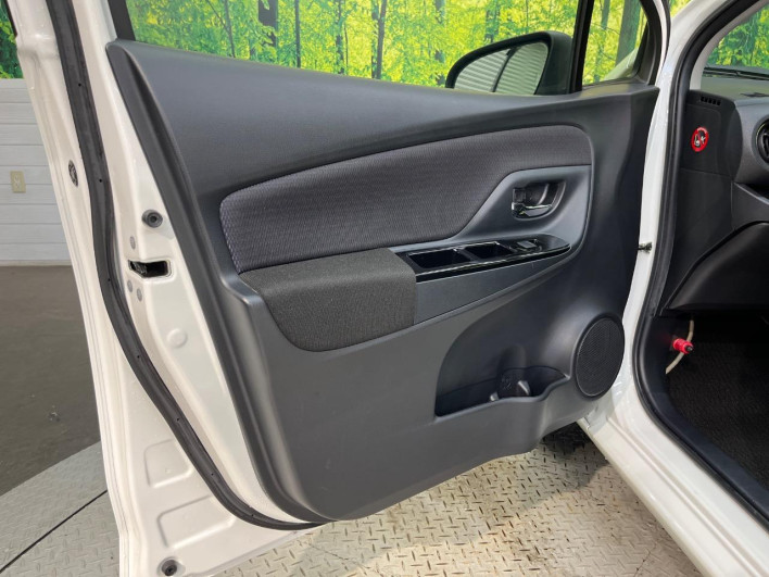 2015 Toyota Vitz DBA-KSP130 (UW-6a13f050196cf)[18]