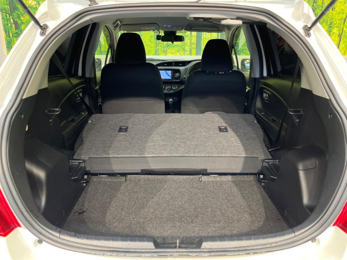 2015 Toyota Vitz DBA-KSP130 (UW-6a13f050196cf)[15]