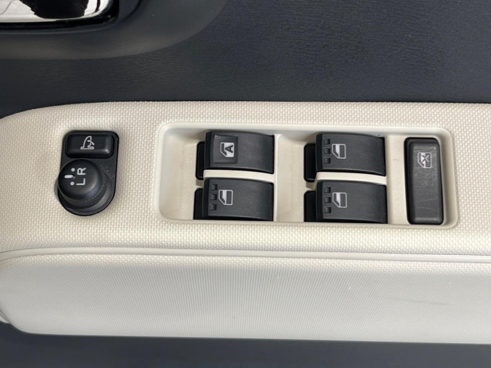 2015 Daihatsu Mira Cocoa DBA-L685S (UW-6a13f05563495)[24]
