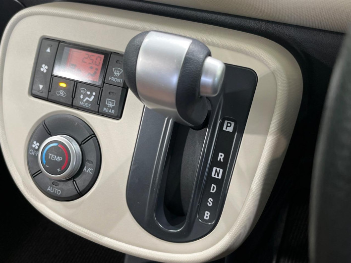 2015 Daihatsu Mira Cocoa DBA-L685S (UW-6a13f05563495)[13]
