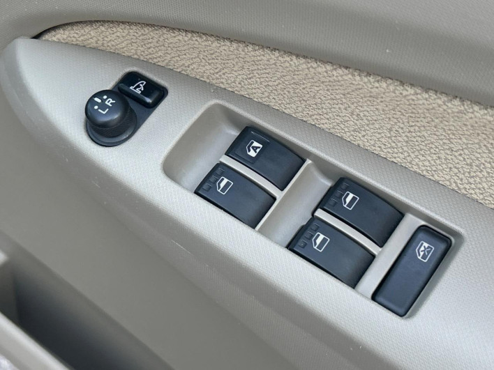 2011 Daihatsu Move DBA-LA100S (UW-6a13f055c9855)[17]