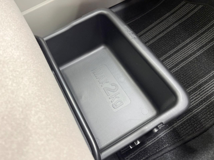 2015 Daihatsu Cast DBA-LA250S (UW-6a13f05a68832)[18]