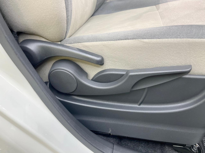 2015 Daihatsu Cast DBA-LA250S (UW-6a13f05a68832)[16]