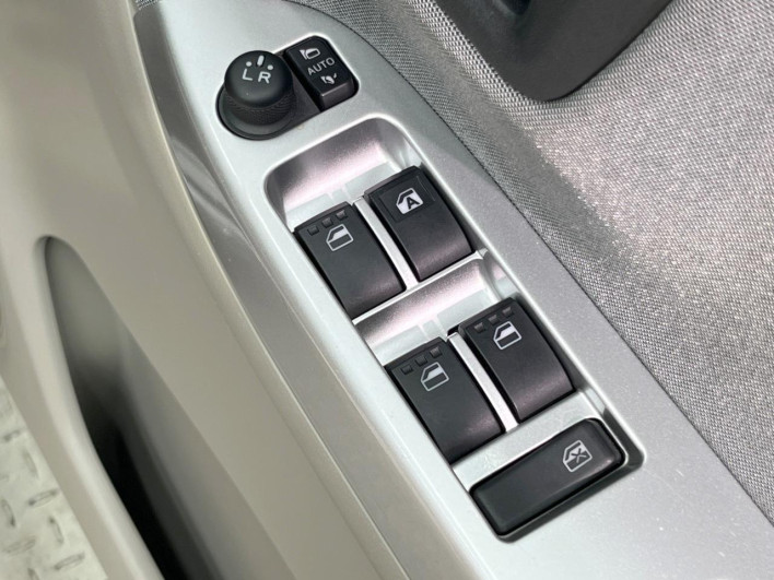 2015 Daihatsu Cast DBA-LA250S (UW-6a13f05a68832)[24]