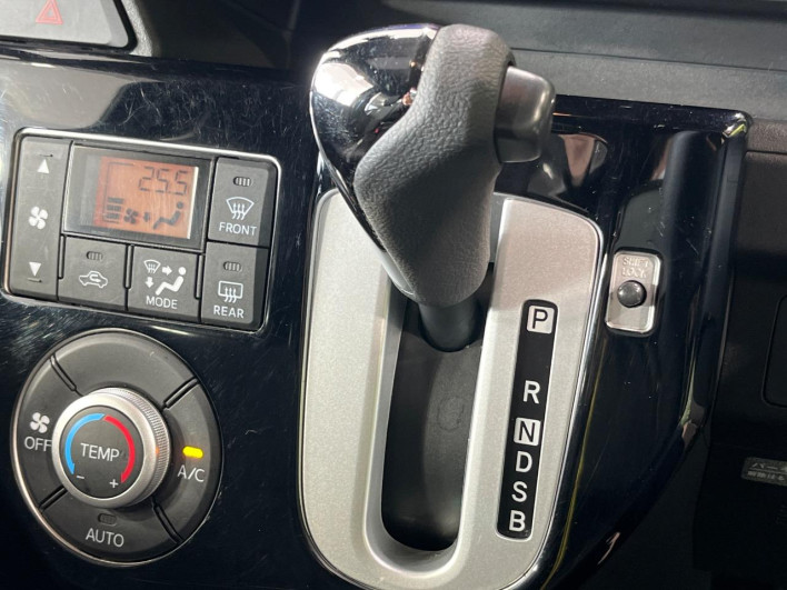 2015 Daihatsu Wake DBA-LA700S (UW-6a13f06cd37ce)[25]