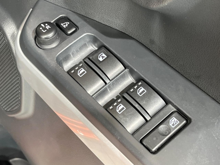 2014 Daihatsu Wake DBA-LA710S (UW-6a13f06e0e671)[7]