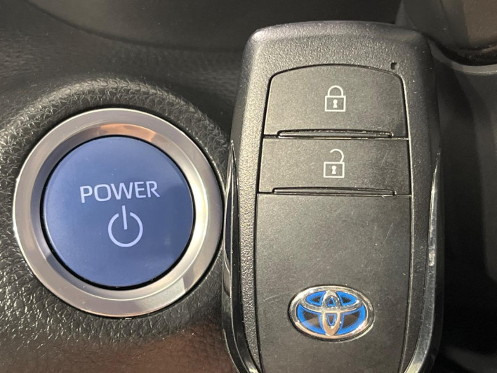 2021 Toyota Yaris 6AA-MXPH15 (UW-6a13f0bdac9a3)[19]