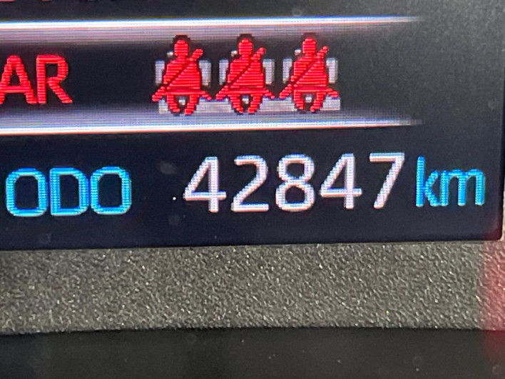 2021 Toyota Yaris 6AA-MXPH15 (UW-6a13f0bdac9a3)[2]