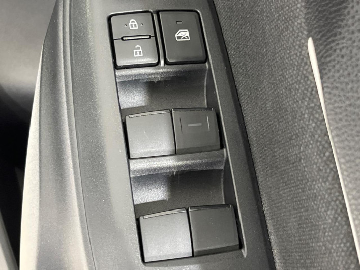 2021 Toyota Yaris 6AA-MXPH15 (UW-6a13f0bdac9a3)[12]