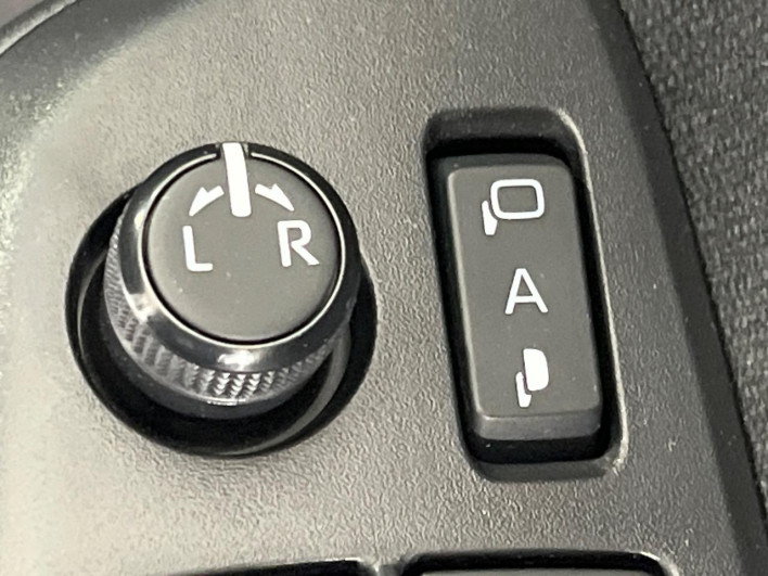 2021 Toyota Yaris 6AA-MXPH15 (UW-6a13f0bdac9a3)[11]