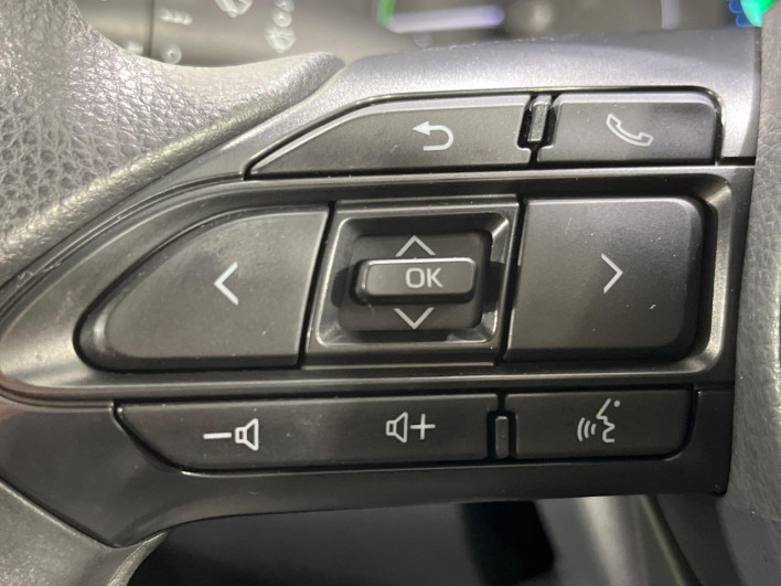 2021 Toyota Yaris 6AA-MXPH15 (UW-6a13f0bdac9a3)[22]
