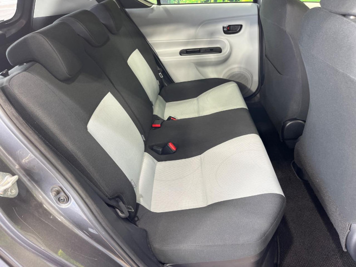 2012 Toyota Aqua DAA-NHP10 (UW-6a13f0d91c008)[15]