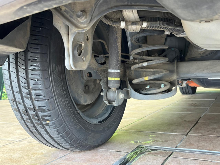 2012 Toyota Aqua DAA-NHP10 (UW-6a13f0d91c008)[8]
