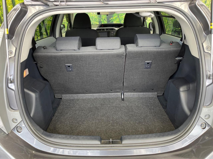 2012 Toyota Aqua DAA-NHP10 (UW-6a13f0d91c008)[4]
