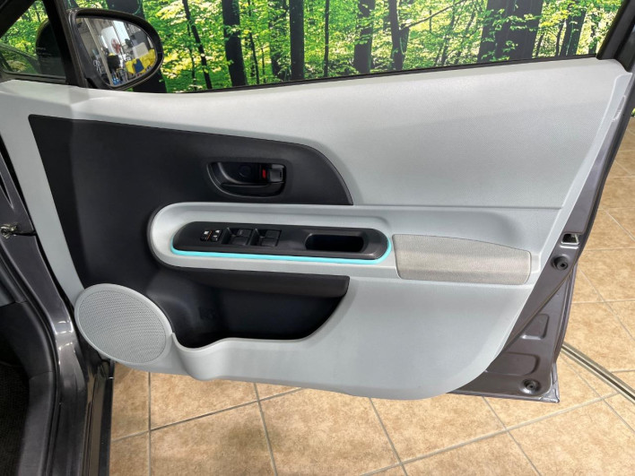 2012 Toyota Aqua DAA-NHP10 (UW-6a13f0d91c008)[11]
