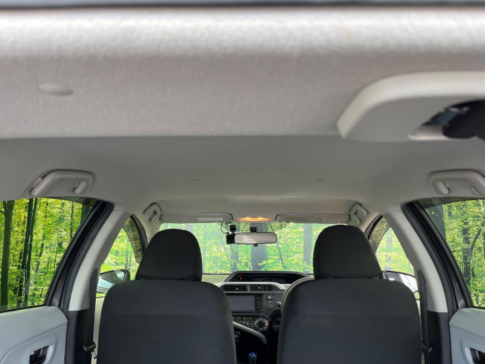 2012 Toyota Aqua DAA-NHP10 (UW-6a13f0d91c008)[6]