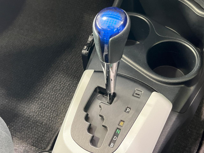 2012 Toyota Aqua DAA-NHP10 (UW-6a13f0d91c008)[24]