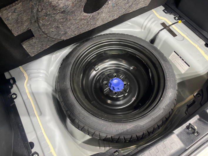 2016 Toyota Aqua DAA-NHP10 (UW-6a13f0dbba1a1)[9]