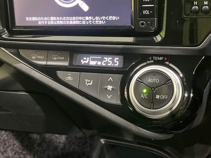 2016 Toyota Aqua DAA-NHP10 (UW-6a13f0dbba1a1)[28]
