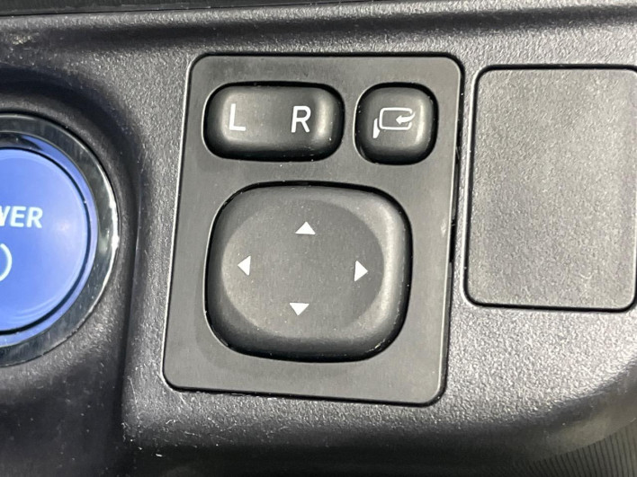 2016 Toyota Aqua DAA-NHP10 (UW-6a13f0dbba1a1)[17]